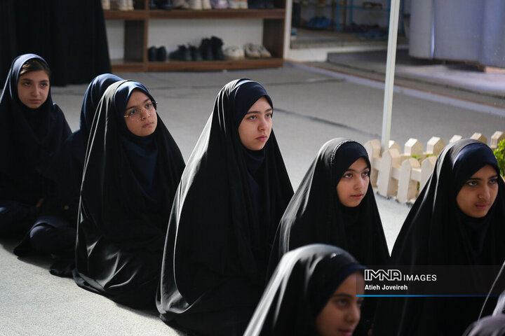 بدرقه فرزندان شهیدمحمود محسنی تا مدرسه