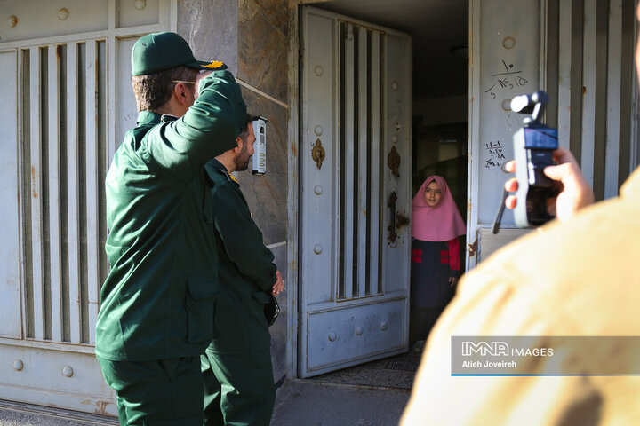 بدرقه فرزندان شهیدمحمود محسنی تا مدرسه