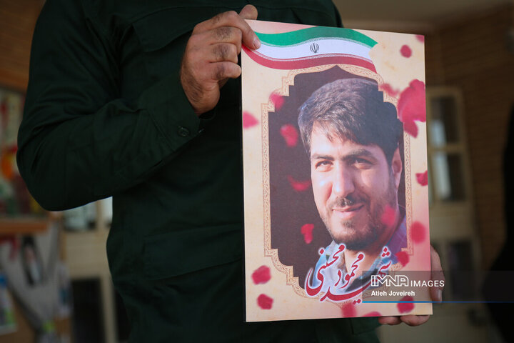 بدرقه فرزندان شهیدمحمود محسنی تا مدرسه