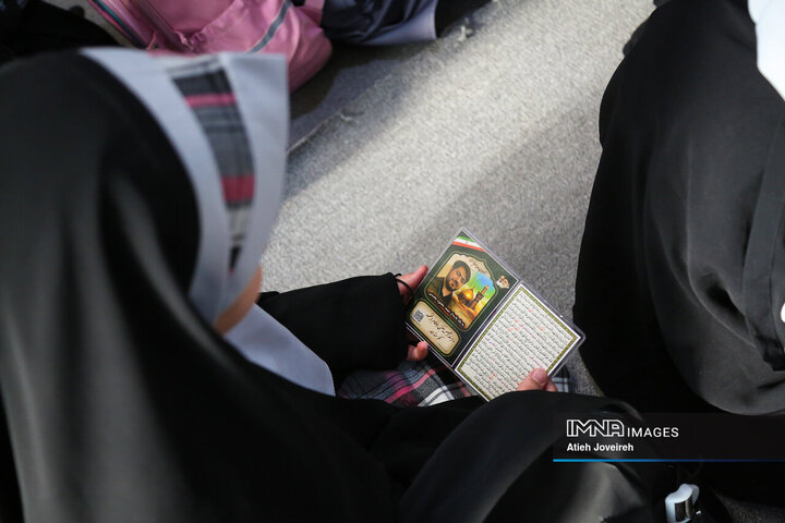 بدرقه فرزندان شهیدمحمود محسنی تا مدرسه