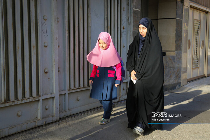 بدرقه فرزندان شهیدمحمود محسنی تا مدرسه