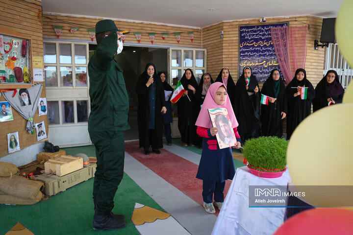 بدرقه فرزندان شهیدمحمود محسنی تا مدرسه