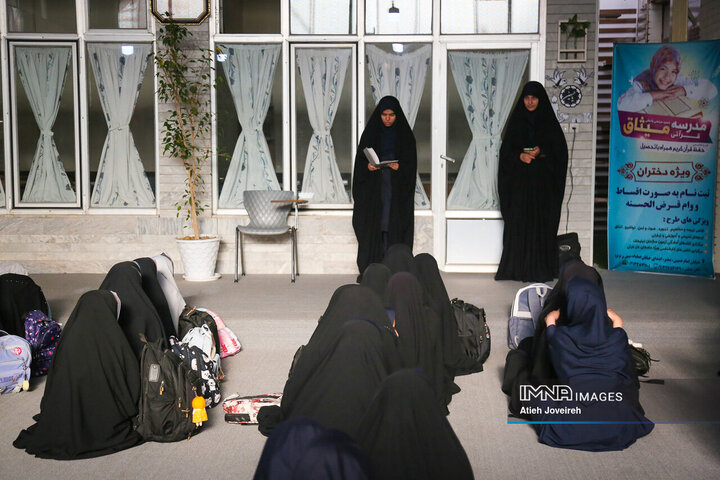 بدرقه فرزندان شهیدمحمود محسنی تا مدرسه