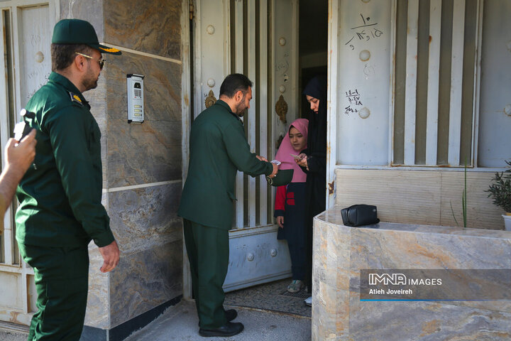 بدرقه فرزندان شهیدمحمود محسنی تا مدرسه