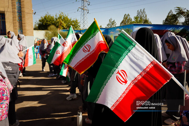 جشن آغاز سال تحصیلی در دبستان شاهد حضرت معصومه(س)