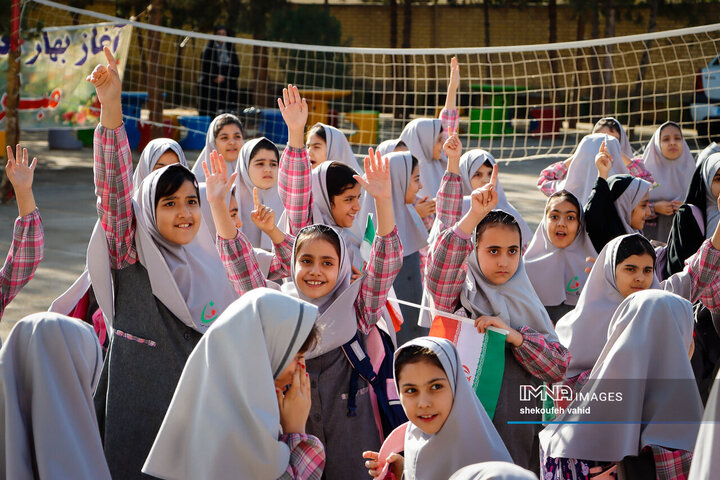 جشن آغاز سال تحصیلی در دبستان شاهد حضرت معصومه(س)