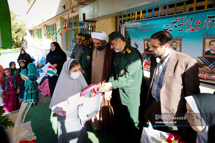 جشن آغاز سال تحصیلی در دبستان شاهد حضرت معصومه(س)