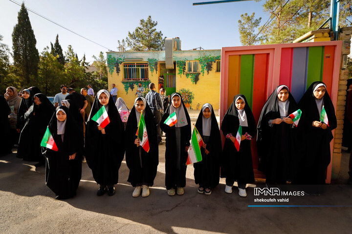 جشن آغاز سال تحصیلی در دبستان شاهد حضرت معصومه(س)