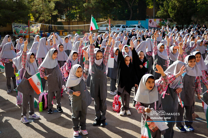 جشن آغاز سال تحصیلی در دبستان شاهد حضرت معصومه(س)
