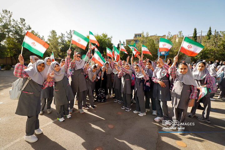جشن آغاز سال تحصیلی در دبستان شاهد حضرت معصومه(س)