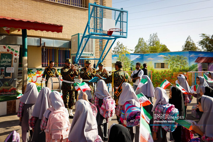 جشن آغاز سال تحصیلی در دبستان شاهد حضرت معصومه(س)