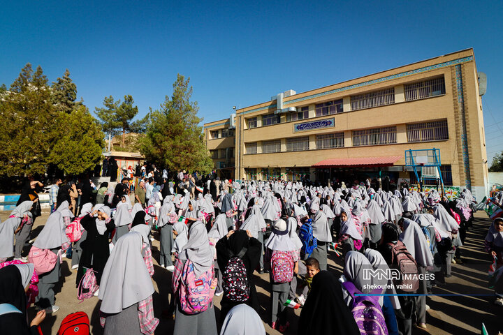 جشن آغاز سال تحصیلی در دبستان شاهد حضرت معصومه(س)
