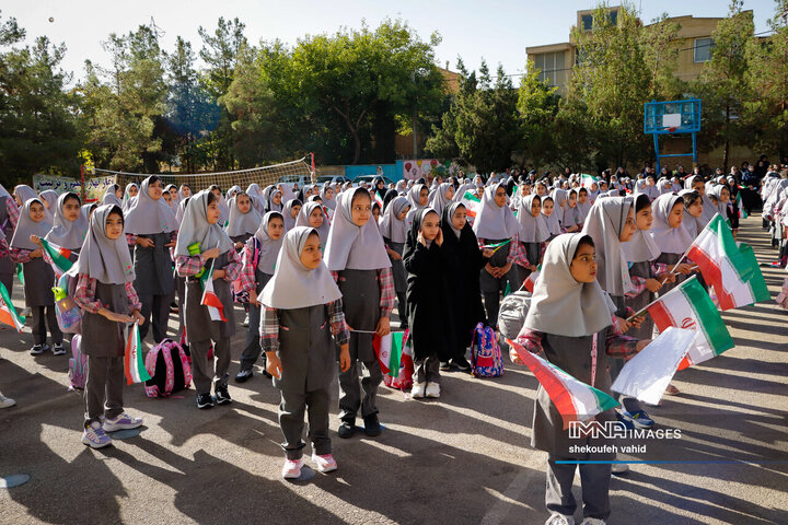 جشن آغاز سال تحصیلی در دبستان شاهد حضرت معصومه(س)