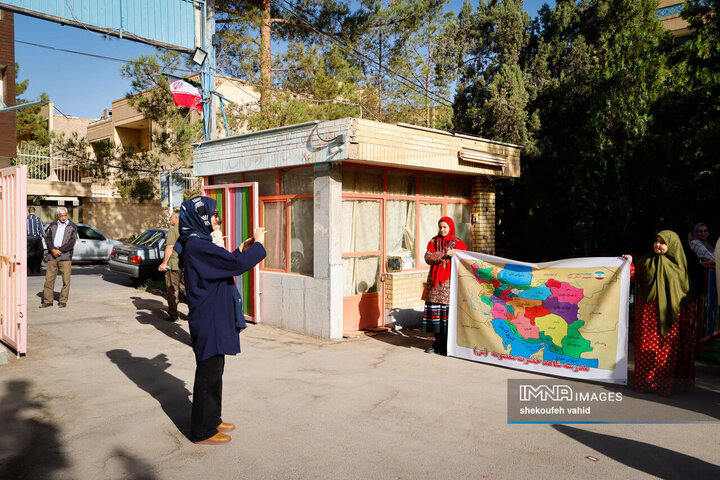 جشن آغاز سال تحصیلی در دبستان شاهد حضرت معصومه(س)