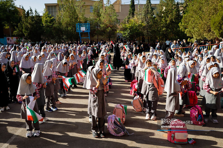 جشن آغاز سال تحصیلی در دبستان شاهد حضرت معصومه(س)