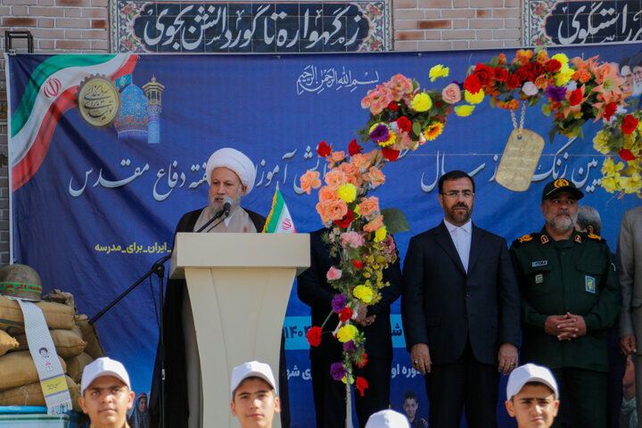 اخلاق را همراه دانش کنید