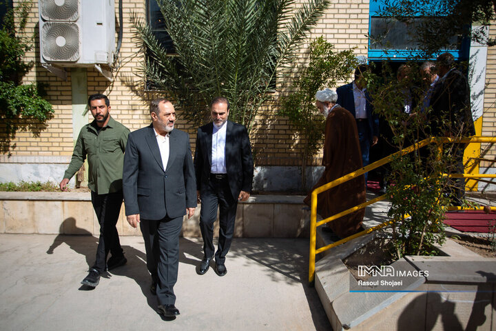 سفر وزیر دفاع به اصفهان