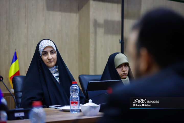 میزگرد سیاسی ایمنا با موضوع «مکانیسم ماشه»