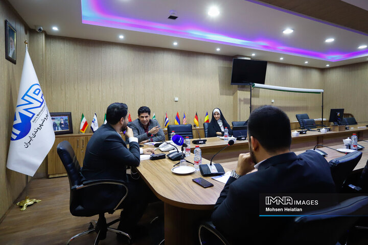 میزگرد سیاسی ایمنا با موضوع «مکانیسم ماشه»