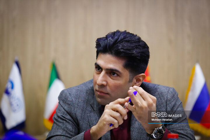میزگرد سیاسی ایمنا با موضوع «مکانیسم ماشه»