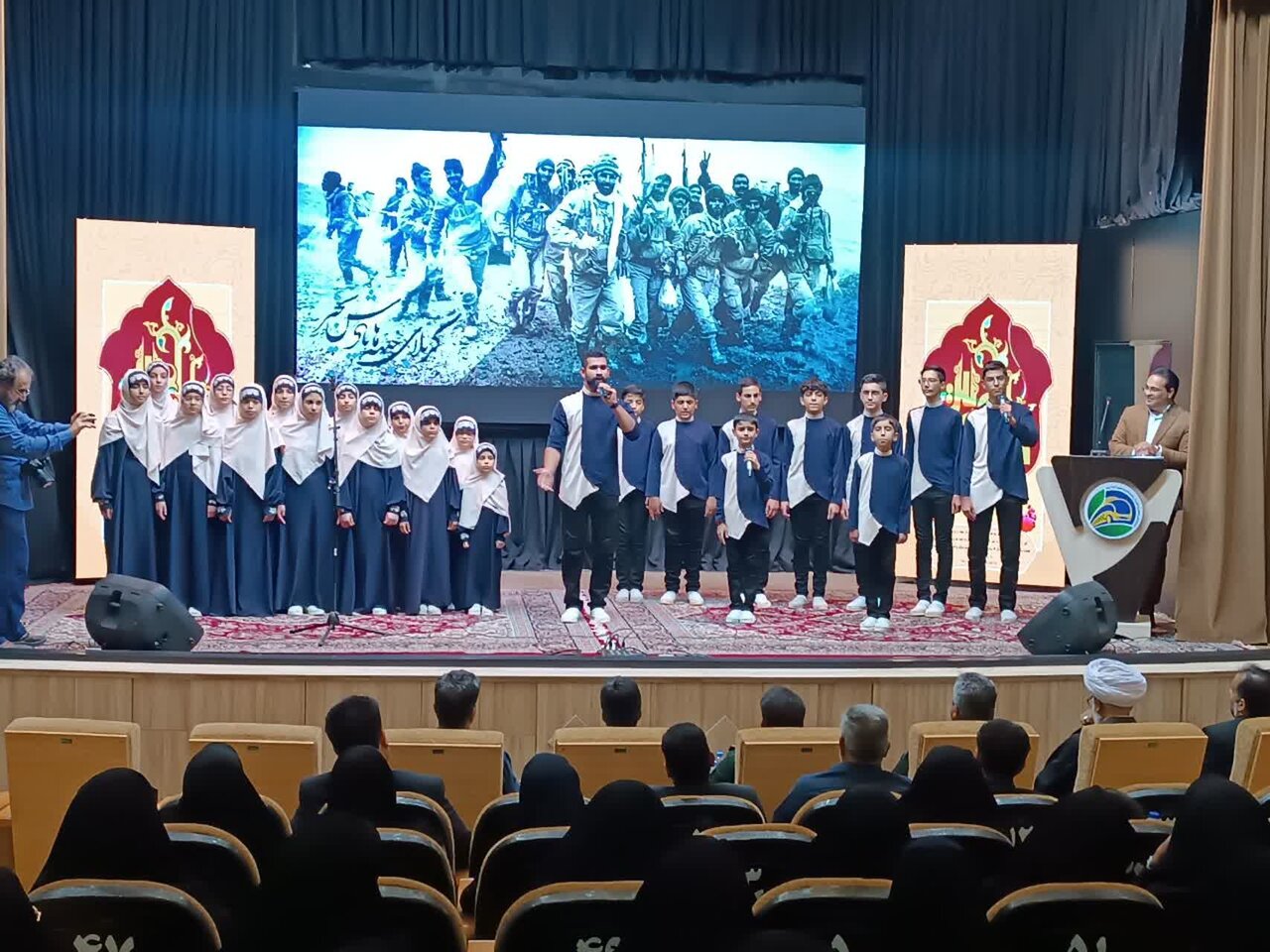 ضرورت تبیین حقایق دفاع مقدس و آرمانهای انقلاب به زبان شعر