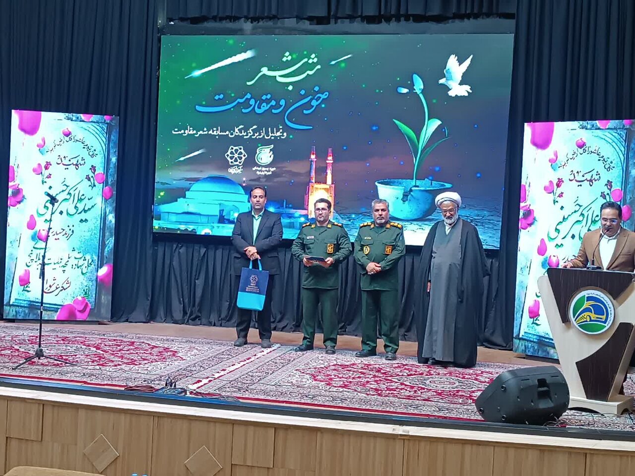 ضرورت تبیین حقایق دفاع مقدس و آرمانهای انقلاب به زبان شعر