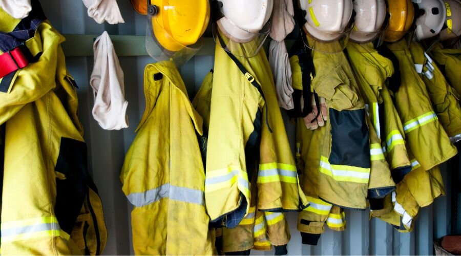 لباس عملیاتی آتش نشانی