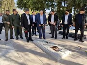 گلزار شهدای خرم‌آباد با حضور وزیر نیرو غبارروبی و عطرافشانی شد