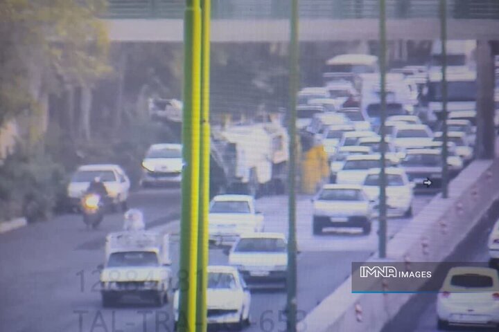 کندی شدید ترددها در بزرگراه شهید صیاد شیرازی به‌دلیل نقص فنی دستگاه آسفالت تراش