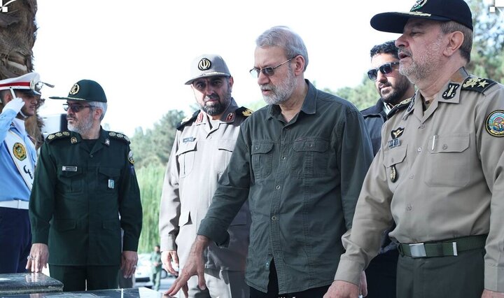 دبیر شورای عالی امنیت ملی از موزه ملی انقلاب اسلامی و دفاع مقدس بازدید کرد