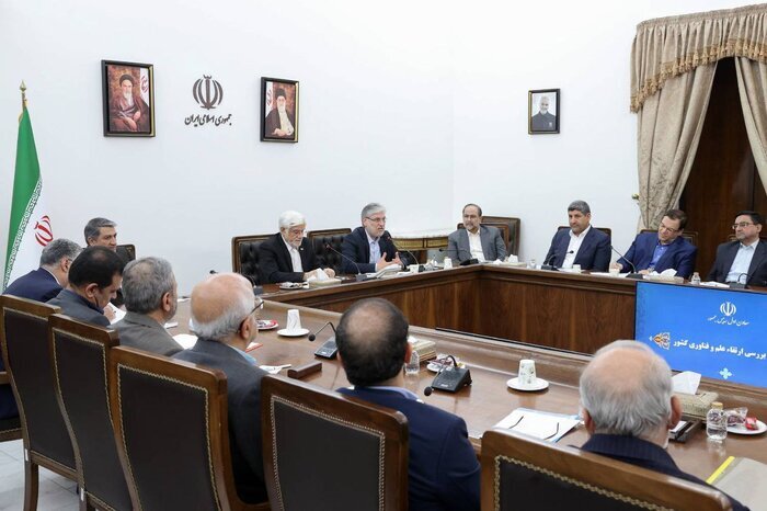 عارف: دانشگاه‌ها همکاری‌های ارزشمندی را با مراکز دفاعی آغاز کرده‌اند