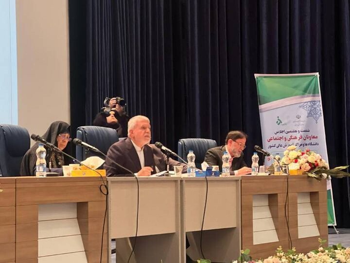 دانشگاه هویت‌ساز است، نه آموزش‌محور