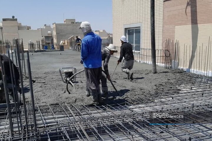 اتمام بتن‌ریزی طبقه سوم پارکینگ طبقاتی مصلی؛ گامی برای کاهش ترافیک منطقه ۱۰ اصفهان