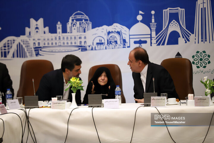 نشست مجمع شهرداران کلان‌شهرهای ایران در همدان