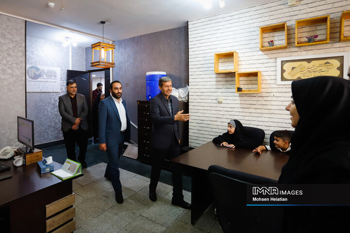 حضور استاندار اصفهان در خبرگزاری ایمنا