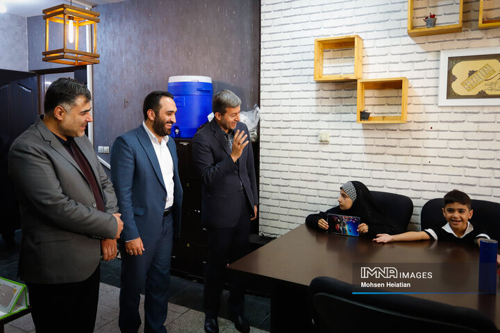 حضور استاندار اصفهان در خبرگزاری ایمنا