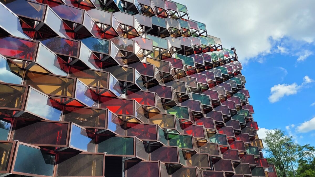 نقش فتوولتائیک شفاف در آینده انرژی ساختمانها