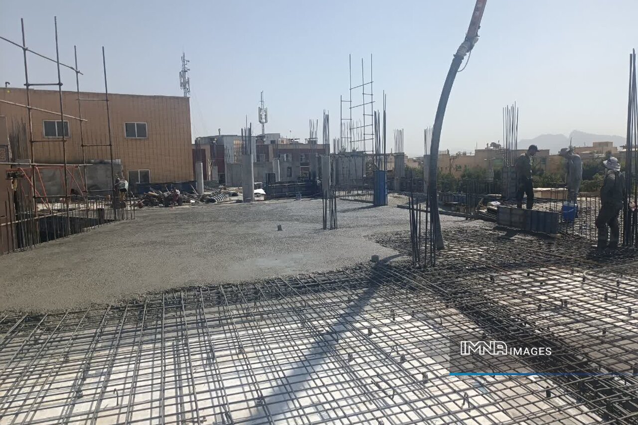 اتمام بتنریزی طبقه سوم پارکینگ طبقاتی مصلی؛ گامی برای کاهش ترافیک منطقه ۱۰ اصفهان