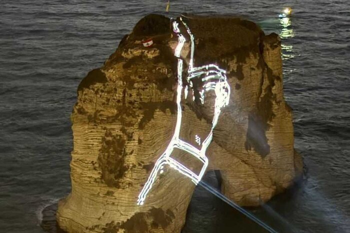 بیروت با تصاویر شهید سید حسن نصرالله و شهید سید هاشم صفی‌الدین نورافشانی شد+عکس