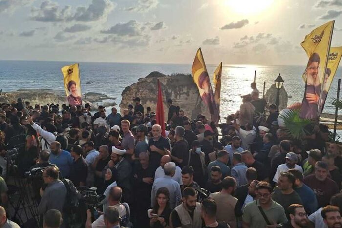 بیروت با تصاویر شهید سید حسن نصرالله و شهید سید هاشم صفی‌الدین نورافشانی شد+عکس