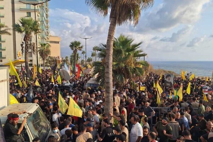 بیروت با تصاویر شهید سید حسن نصرالله و شهید سید هاشم صفیالدین نورافشانی شد+عکس