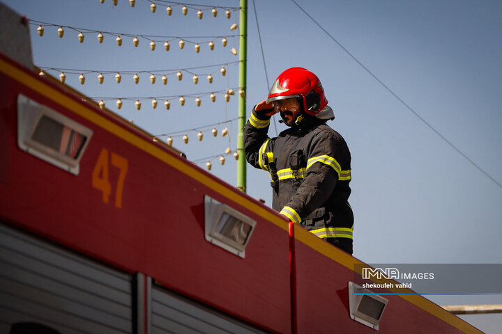 رژه خودروهای سازمان آتش‌نشانی و خدمات ایمنی شهرداری اصفهان