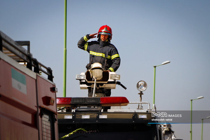 رژه خودروهای سازمان آتش‌نشانی و خدمات ایمنی شهرداری اصفهان