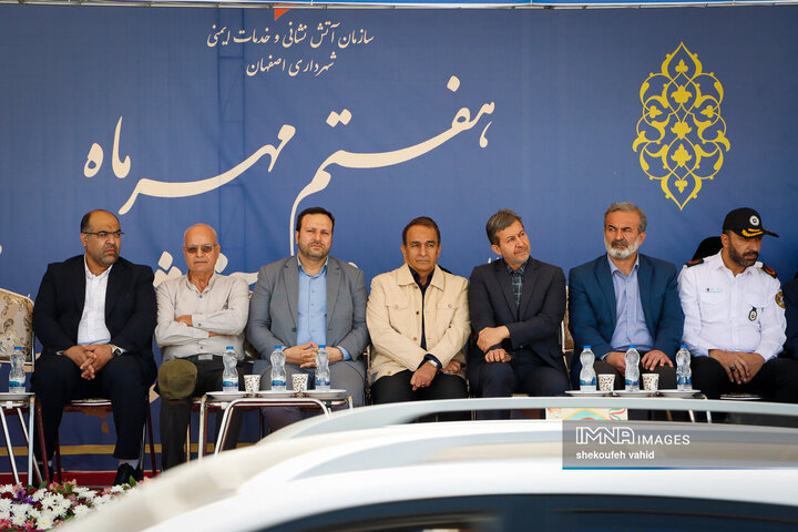 رژه خودروهای سازمان آتش‌نشانی و خدمات ایمنی شهرداری اصفهان