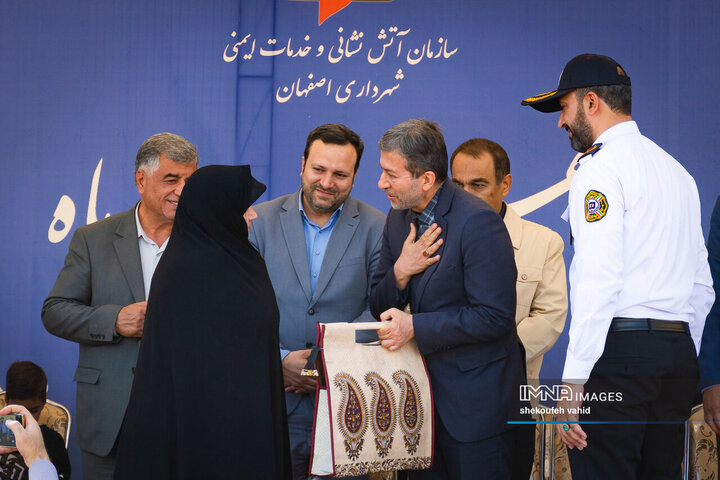 رژه خودروهای سازمان آتش‌نشانی و خدمات ایمنی شهرداری اصفهان