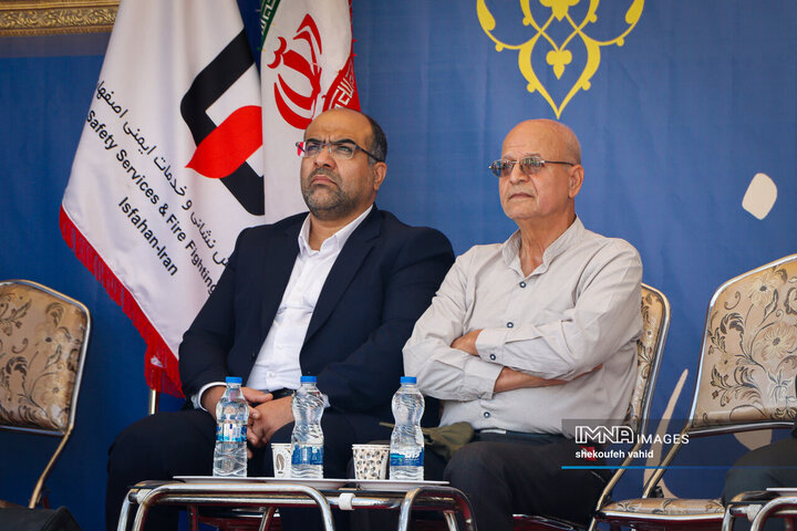 رژه خودروهای سازمان آتش‌نشانی و خدمات ایمنی شهرداری اصفهان