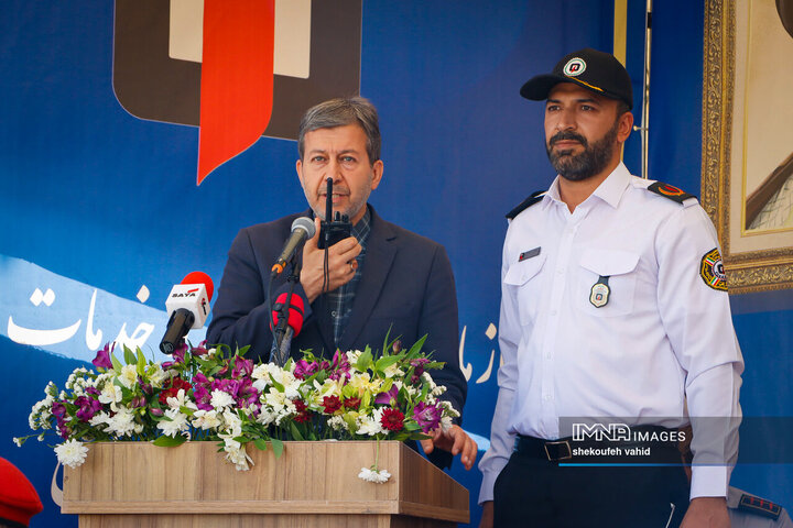 رژه خودروهای سازمان آتش‌نشانی و خدمات ایمنی شهرداری اصفهان