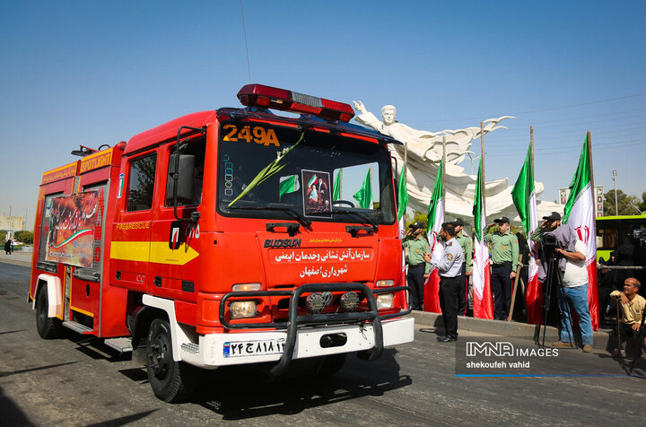 رژه خودروهای سازمان آتش‌نشانی و خدمات ایمنی شهرداری اصفهان