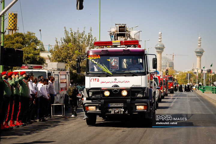 رژه خودروهای سازمان آتش‌نشانی و خدمات ایمنی شهرداری اصفهان