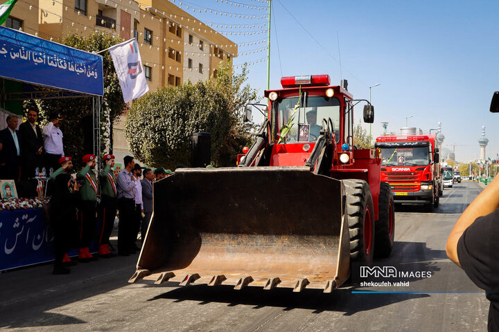 رژه خودروهای سازمان آتش‌نشانی و خدمات ایمنی شهرداری اصفهان